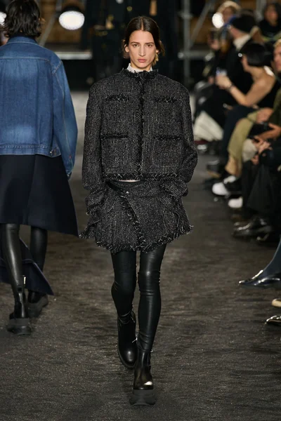Look 18